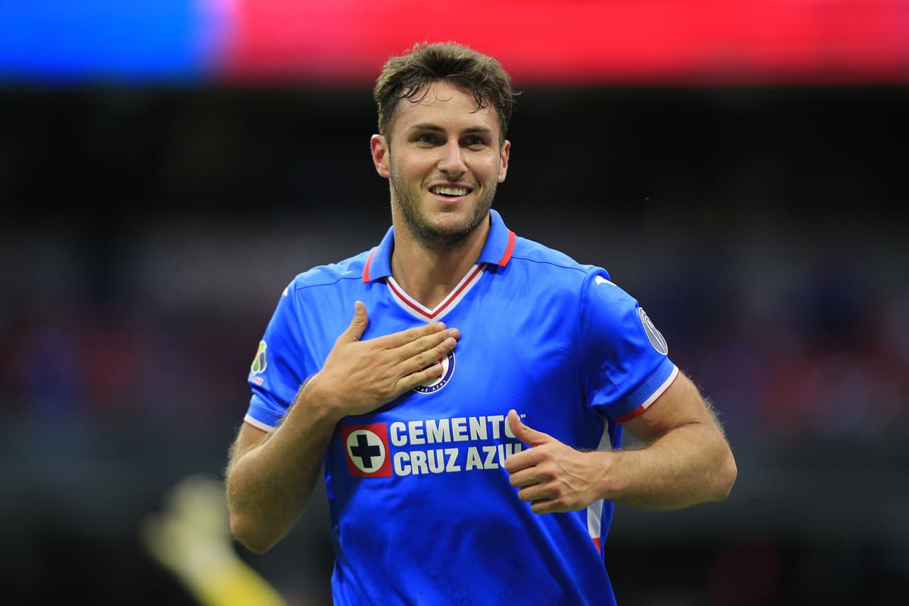 Santi Giménez puede cerrar su fichaje con el Feyenoord esta semana