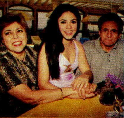 Entre las curiosidades de su álbum también encontramos una foto con sus papás.