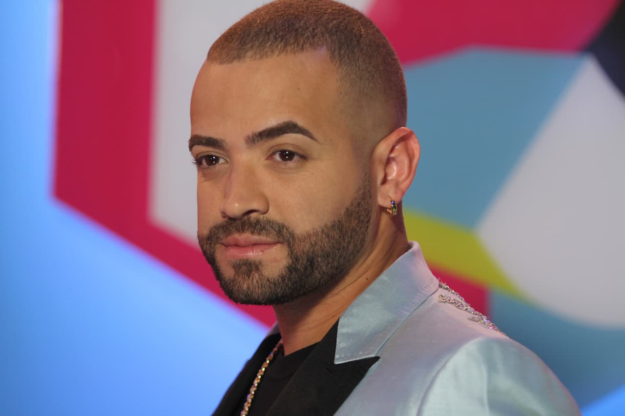 Miguel Ignacio Mendoza Donatti, mejor conocido como Nacho, se destacó por un diseño que capturó todas las miradas a su paso por la alfombra de Premios Juventud.