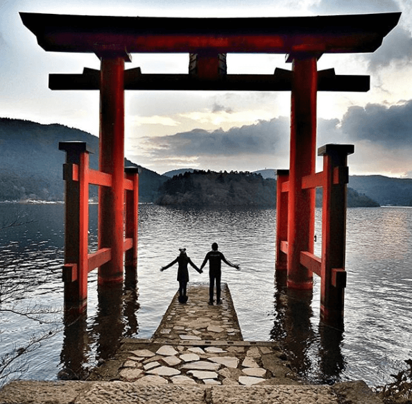 El santuario japonés de Hakone fue otro de los emblemáticos sitios donde estuvo esta pareja.