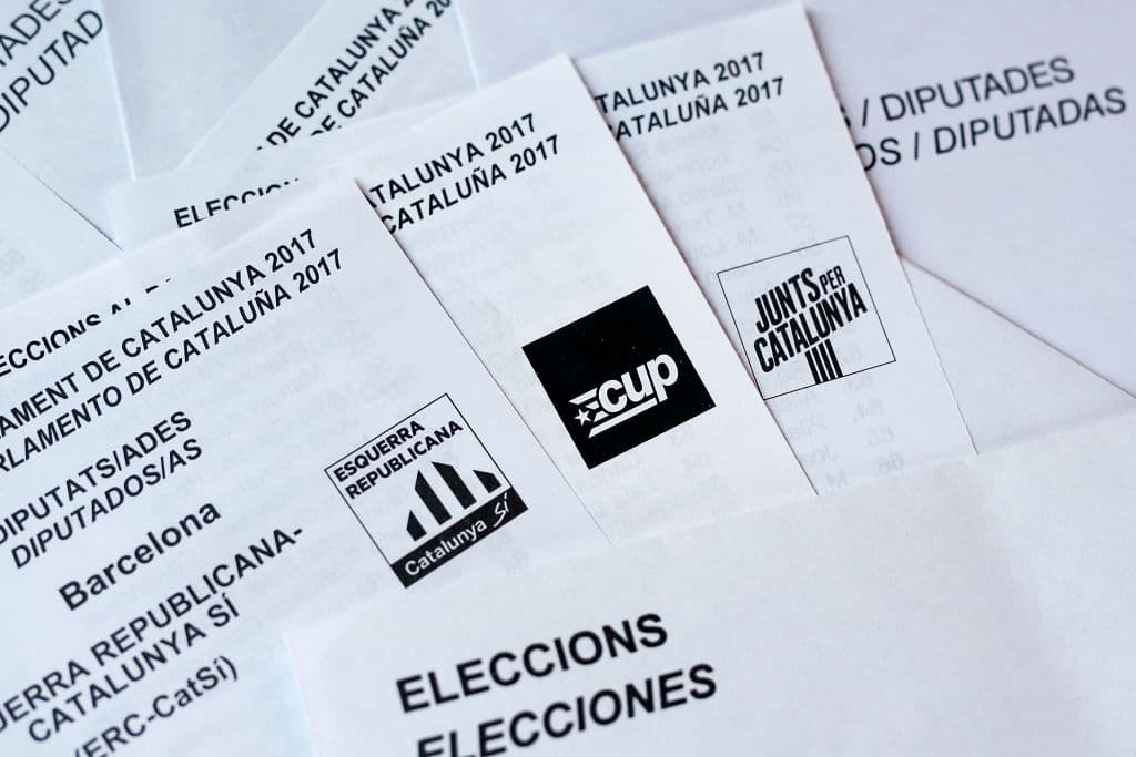 Cataluña vota nuevo gobierno regional tras el fallido intento de declarar la independencia de España