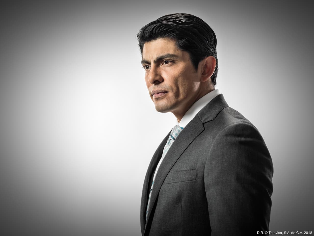 Víctor García es Juan López. Abogado de oficio que se acaba de graduar de la escuela de derecho, es un apasionado del derecho penal, por lo que defiende a los presuntos delincuentes que no tienen para pagar su defensa.