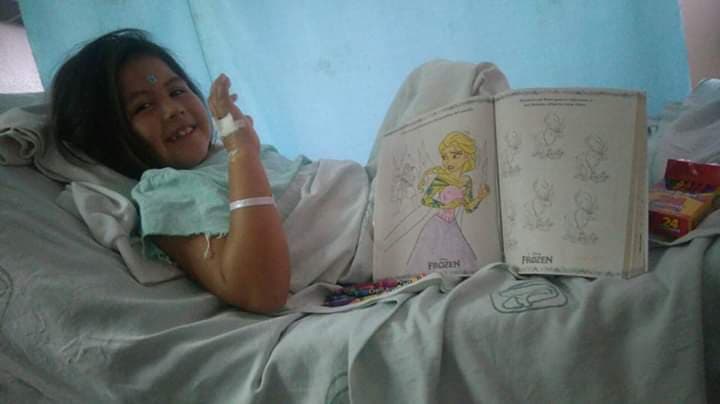 Su brazo tuvo que ser amputado desde la parte baja de su codo, y en el 2017 recibió una prótesis, pero sólo cosmética, ya que esta no le permitía realizar actividades de la vida diaria como atarse los zapatos o sostener objetos.