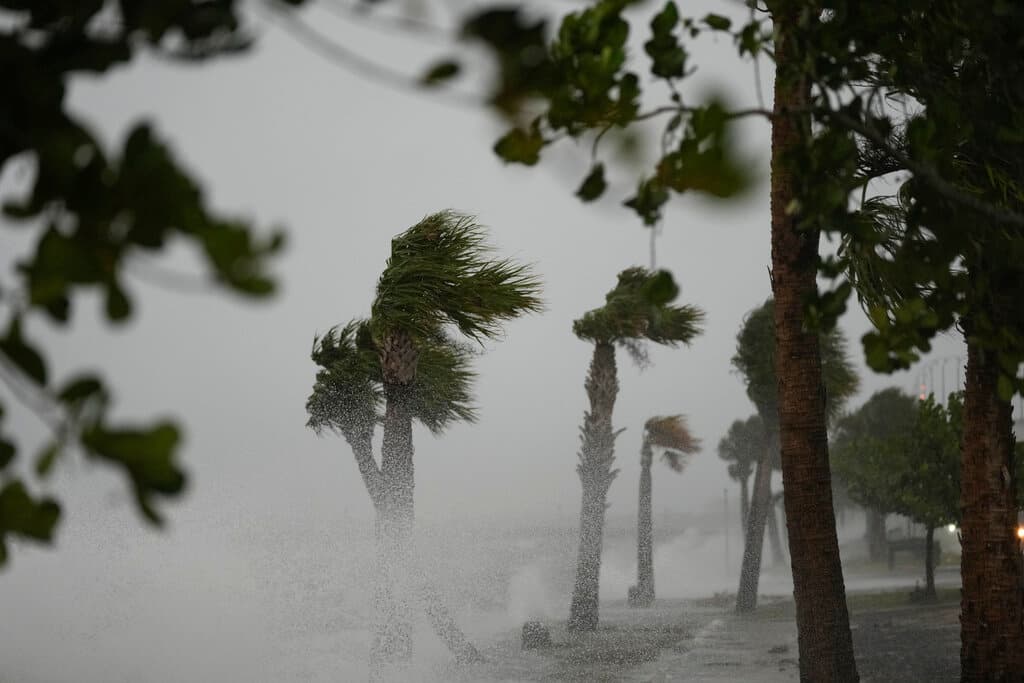 Se espera marejada ciclónica peligrosa a lo largo de gran parte de la costa este de Florida, así como en algunos sectores de la costa de Georgia y Big Bend en la costa del Golfo de México.