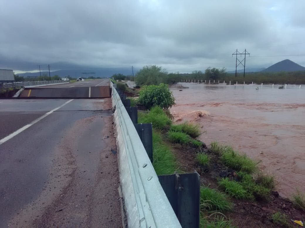 Tal es el caso del puente El Valiente en la carretera internacional Hermosillo-Guaymas.
