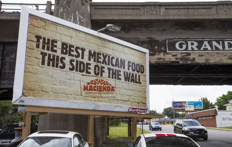 "La mejor comida mexicana está de este lado del muro". Así publicitó este restaurante mexicano de Indiana sus doce locales.