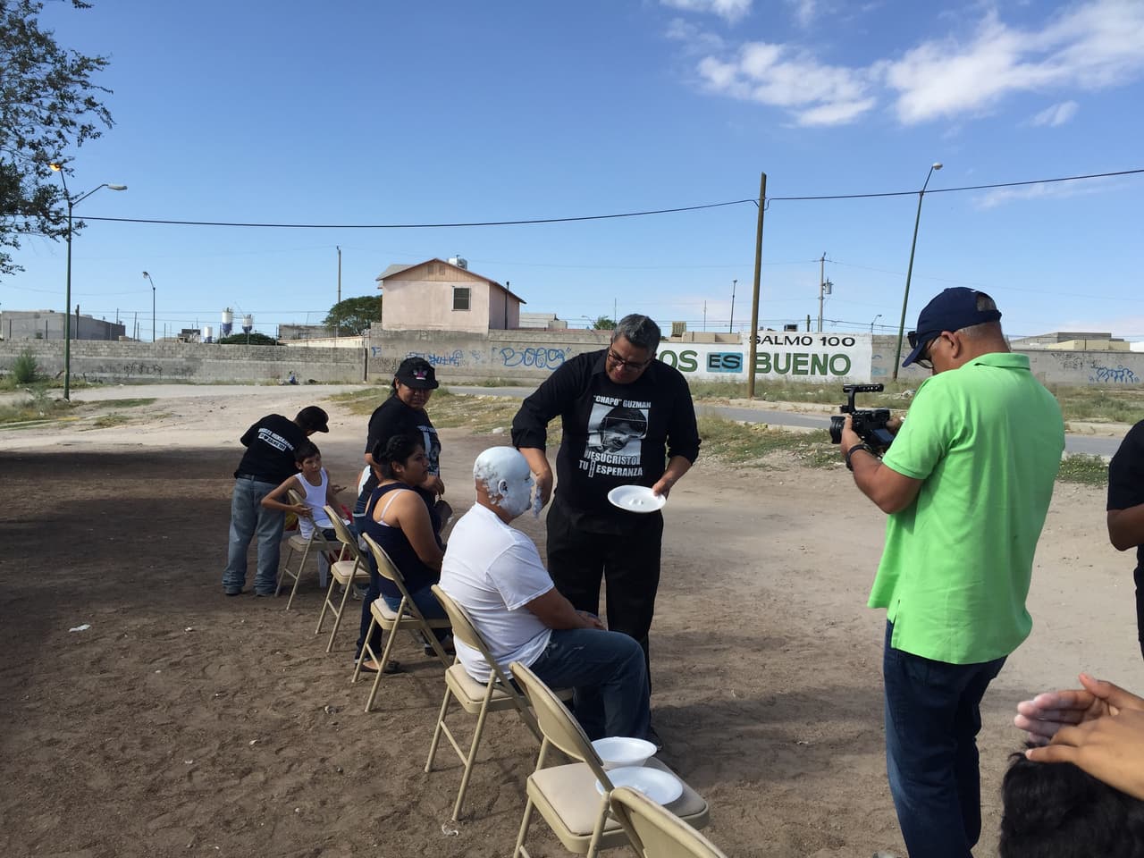 “No somos ángeles protectores, ni de la oscuridad, ni de la luz. Somos ángeles que llevan un mensaje”, dice el ex periodista Carlos Mayorga, fundador del grupo.