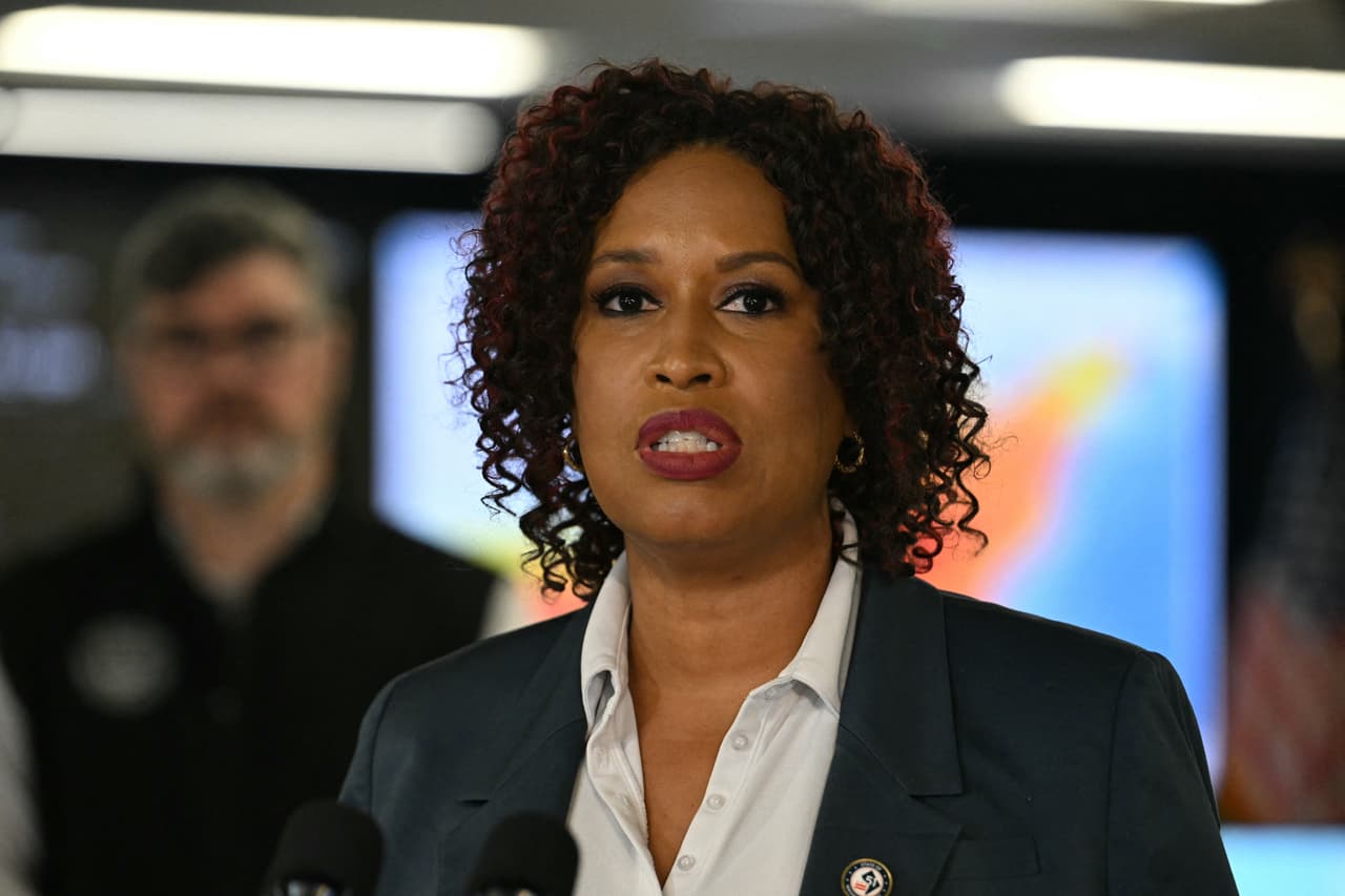 Muriel Bowser, alcaldesa de Washington DC, expresó su “gratitud y oraciones con el presidente Biden”, y consideró que su decisión “desinteresada realmente puso a Estados Unidos en primer lugar. Gracias, señor presidente”.