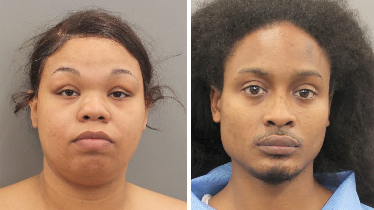 Mientras los oficiales del condado Harris asistían a los menores, los padres fueron encontrados en un motel ubicado en la cuadra 9100 de la Highway 6.