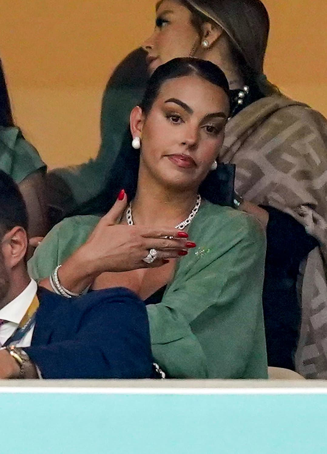 Hace un par de días, ella recurrió a la red social para publicar un mensaje de apoyo a Ronaldo, a quien no se le permitió jugar desde el inicio en el partido entre Portugal y Suiza.
<br>