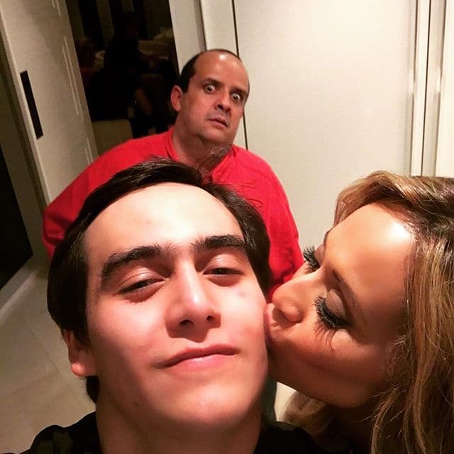 ¡Julián Figueroa fue a Miami para cantarle Las Mañanitas!