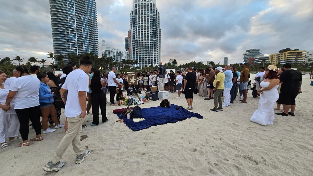 La familia de Víctor Castañeda Jr. se reunió la tarde de este sábado 16 de noviembre para recordar al joven.