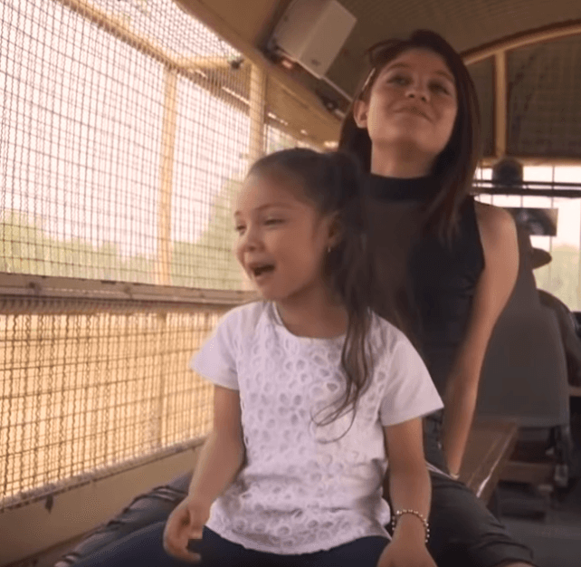 La inquieta Sarilú le preguntó a Karol a qué le tenía miedo y la jueza no dudó en contestar: "A mi mamá. Ella sí me avienta la chancla si me porto mal", bromeó la actriz y cantante.