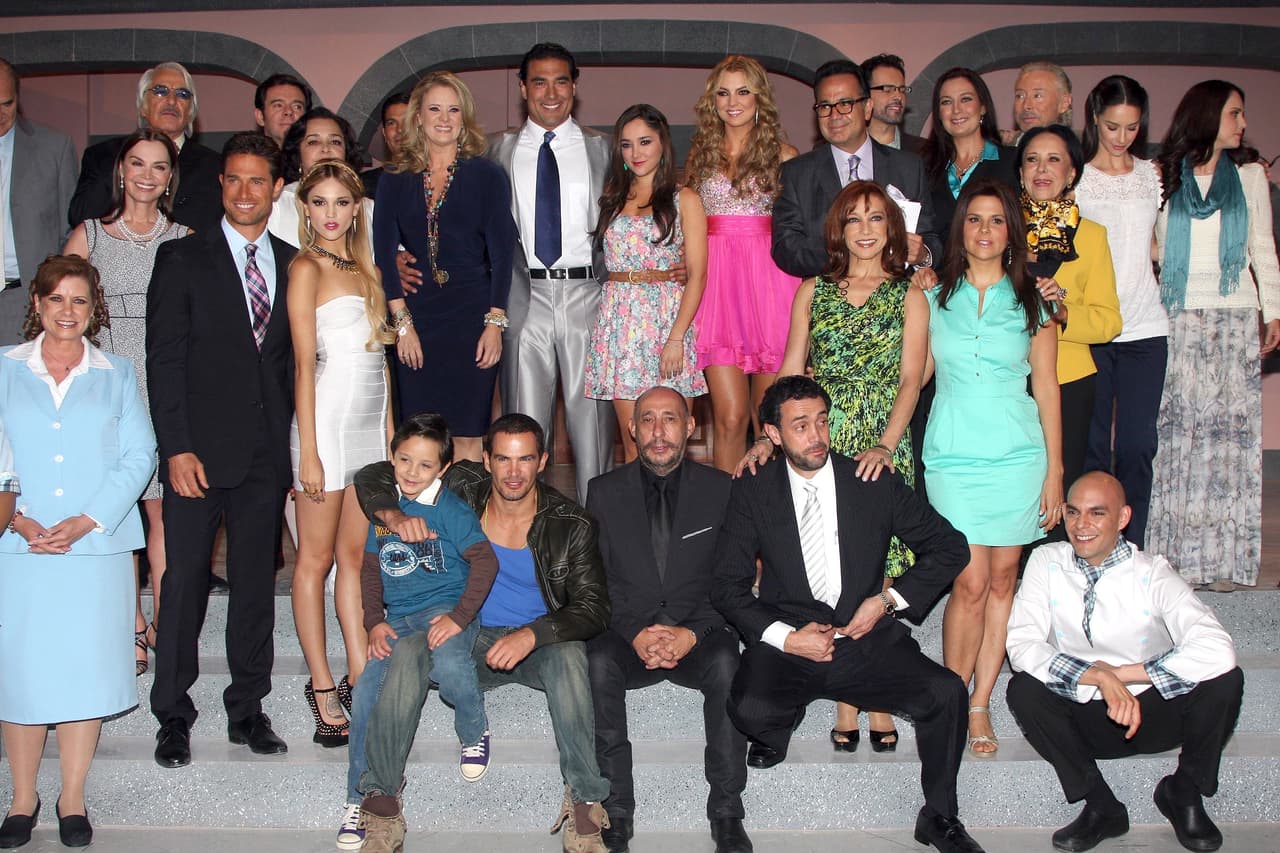 Fue en el año 2012 cuando el productor 
<b>Nicandro Díaz</b> produjo el éxito televisivo titulado 'Amores verdaderos', al cual invito pequeño Adrián Escalona para interpretar a 'Guillo', quien sería hijo de 
<b><a href="http://www.univision.com/temas/susana-gonzalez">Susana González</a></b> y 
<b>Julio Camejo</b> dentro de la historia.