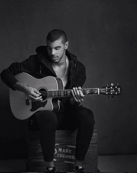 Manuel Medrano tiene tres nominaciones en esta edición y una de ellas es por Mejor Álbum Cantautor, por lo que pasa mucho tiempo componiendo.