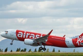 Un Avión de AirAsia similar al accidentado en el mar de Java, Indonesia, a finales de diciembre de 2014.