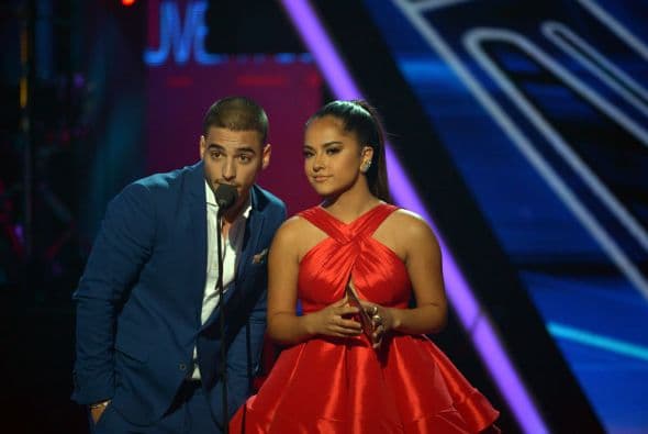Ya en 2015, Maluma y Becky G habían presentado el premio a la categoría El Súper Tour.