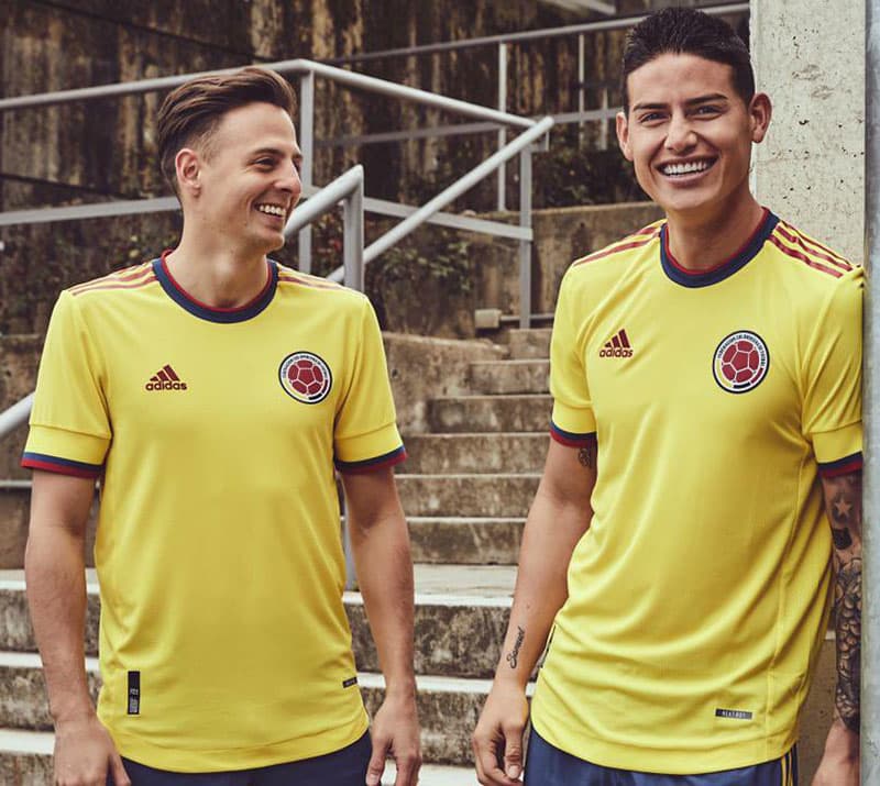 Este kit hace alusión a los uniformes usados entre los 70's y 80's.