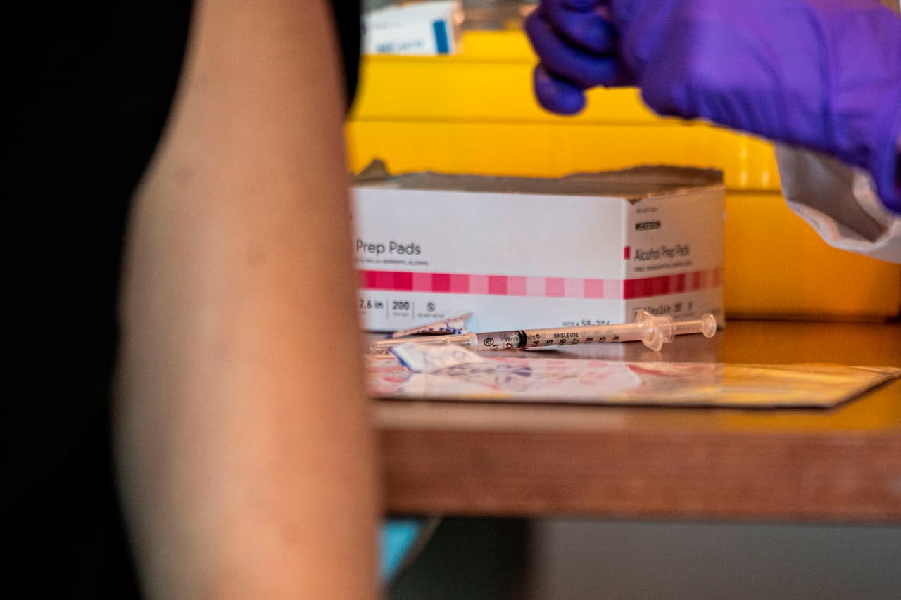 El clima invernal extremo retrasa envíos de vacunas contra el covid-19 a Arizona