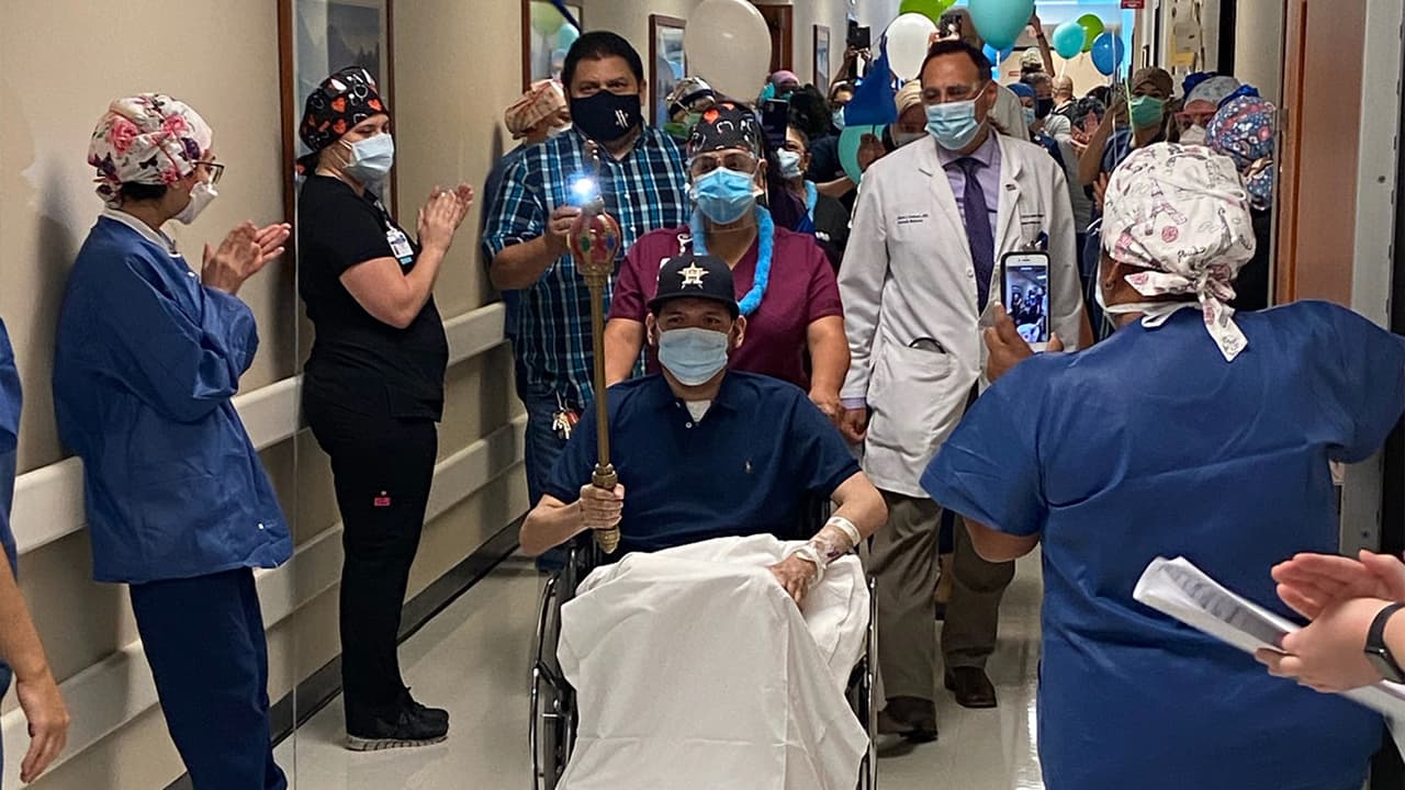 Hombre logra vencer al coronavirus tras pasar cuatro meses hospitalizado sin poder ver a su familia