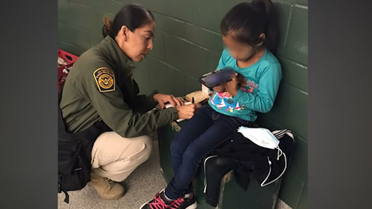 Patrulla Fronteriza encuentra una niña de cinco años que caminaba sola por la frontera