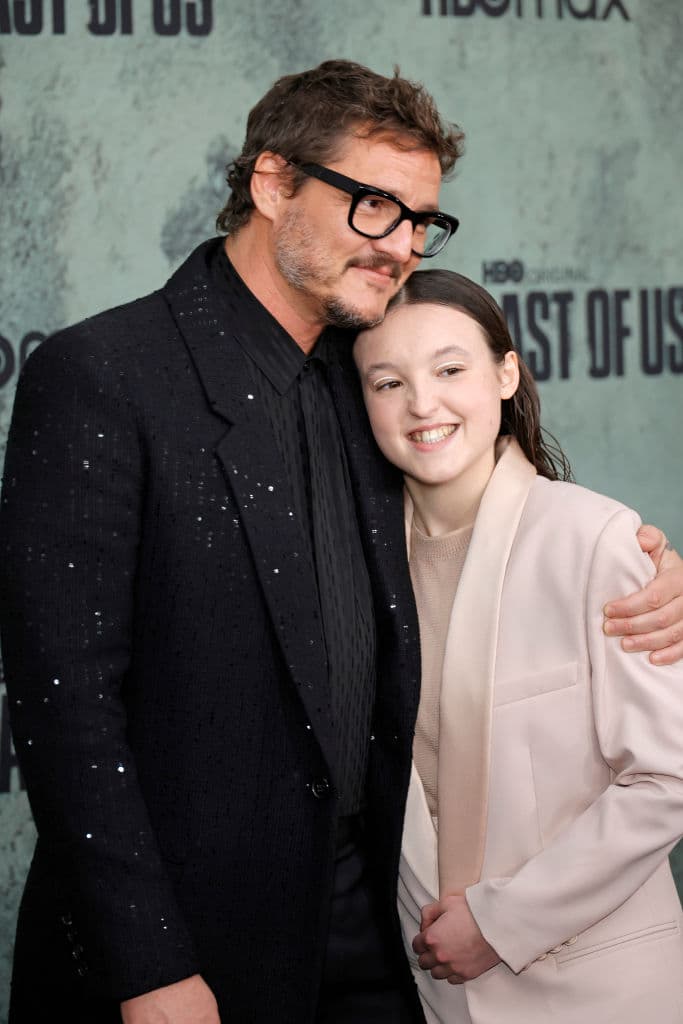Pedro Pascal junto a Bella Ramsey