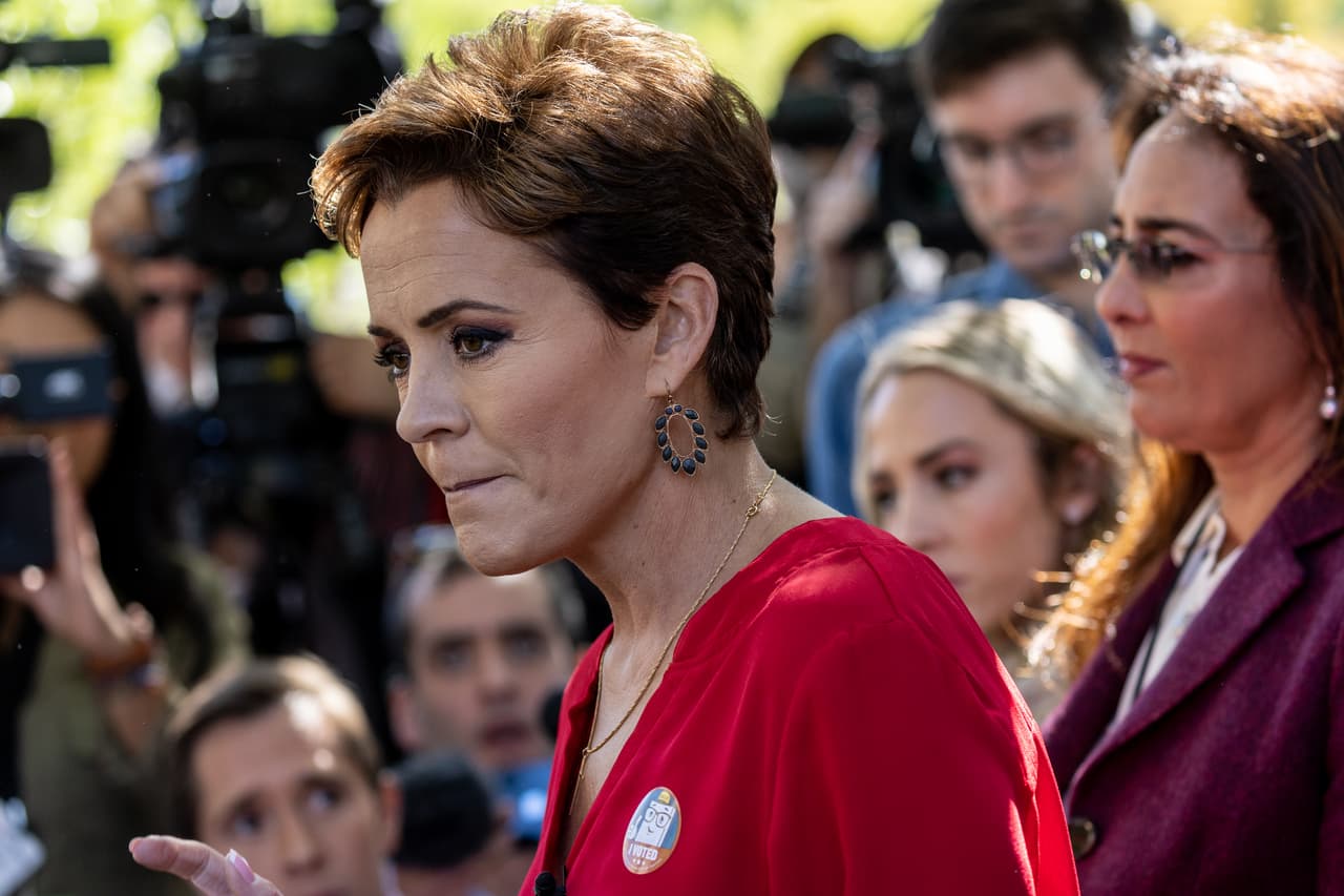 No encuentran sustancias en sobres “sospechosos” enviados por correo a la sede de la campaña de Kari Lake