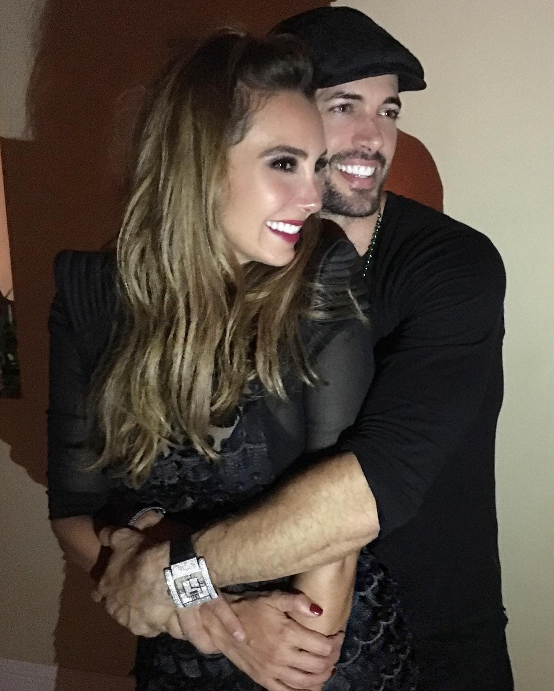 "Estos abrazos también están muy ricos @willevy #HappyBirthdayMrLevy #celebrandolavida #blessed", fue lo que escribió la también actriz en el cumpleaños de
<b><a href="http://www.univision.com/temas/william-levy">William Levy</a></b>, dejando ver que su amor cada día crece más.