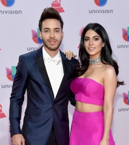 Para la ceremonia del Latin GRAMMY 2015, Prince Royce sorprendió a todo el mundo por aparecer del brazo de su novia, la actriz y modelo Emeraude Toubia.