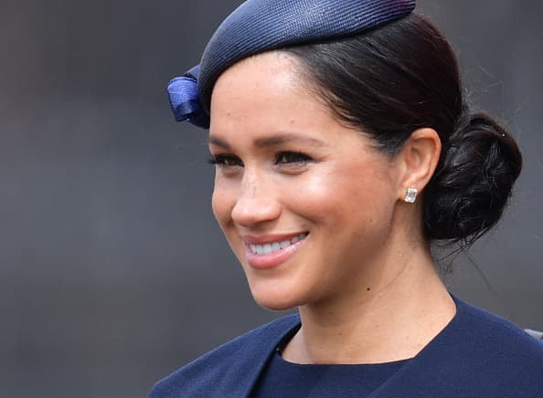 El hecho de que Meghan haya elegido el 
<a href="https://www.univision.com/famosos/el-importante-evento-real-donde-meghan-markle-debuto-como-duquesa-y-en-el-que-podria-reaparecer-tras-el-parto-fotos">Trooping the Colour</a> para su retorno a la vida pública es significativo, pues en 2018 acudió a este desfile por primera vez ya como la duquesa de Sussex.