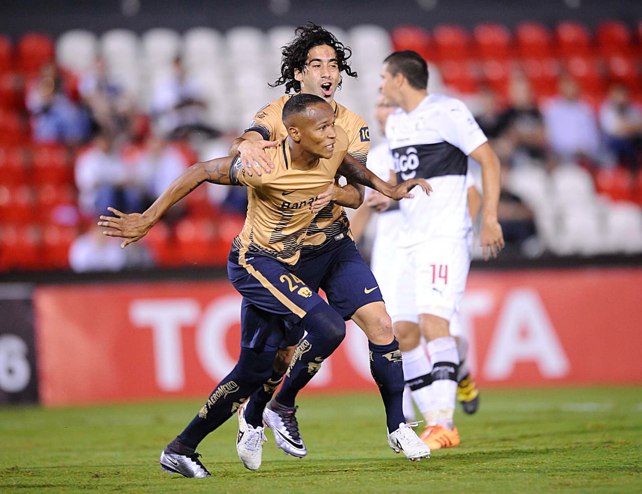 Pumas mostró su pegada en casa del Olimpia
