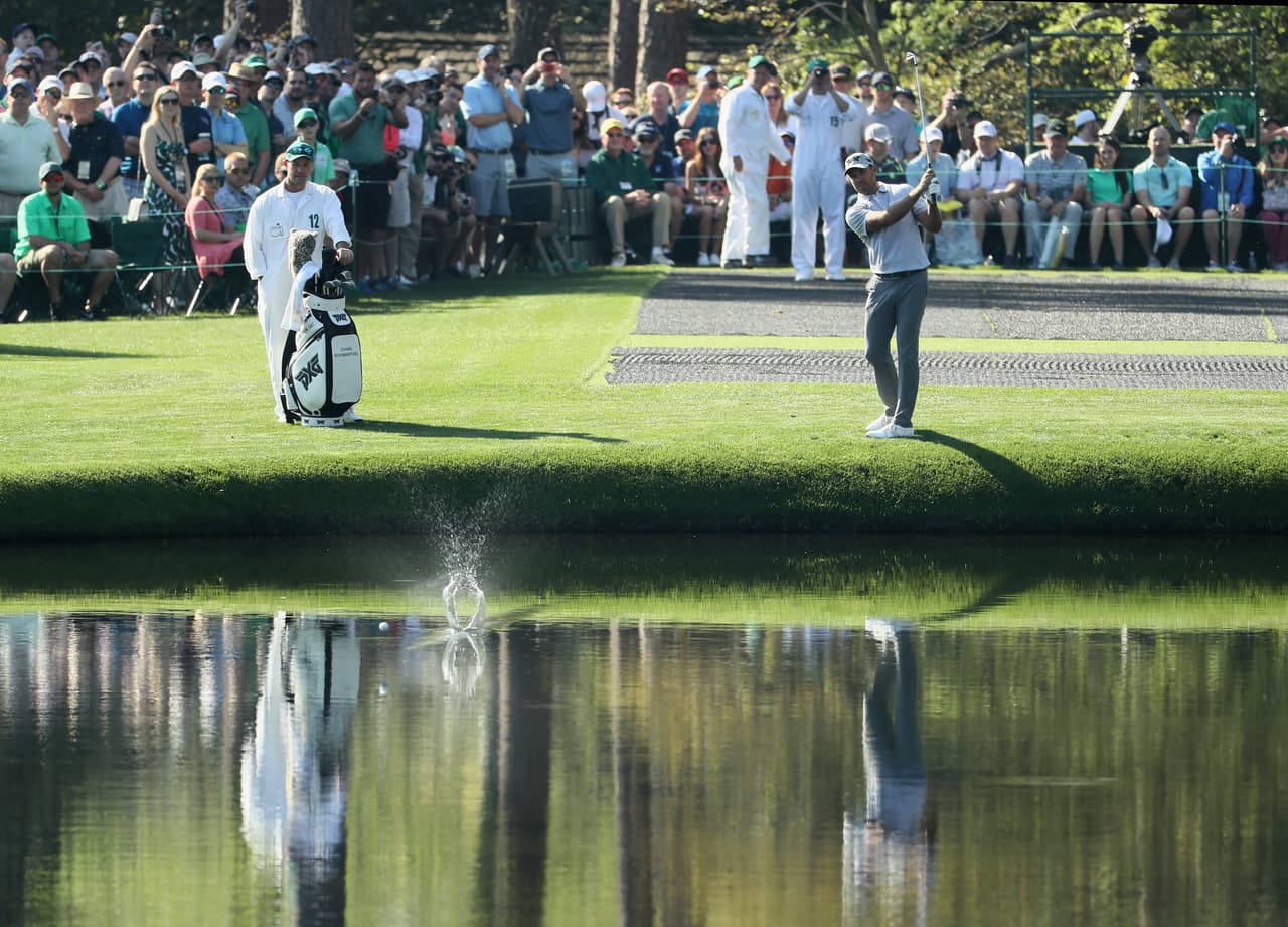 La fiesta del Masters de Augusta dejó bellas postales de los paisajes y el colorido en el Augusta National Golf Club, escenario testigo del segundo día de prácticas del torneo grande del golf mundial.