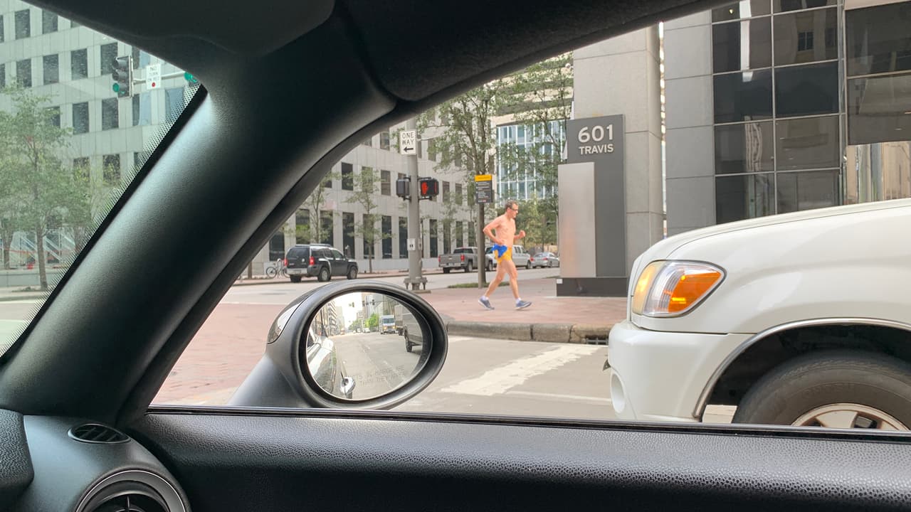 Durante el recorrido de Noticias 45 observamos a algunas personas aprovechando el tiempo libre para hacer ejercicio.