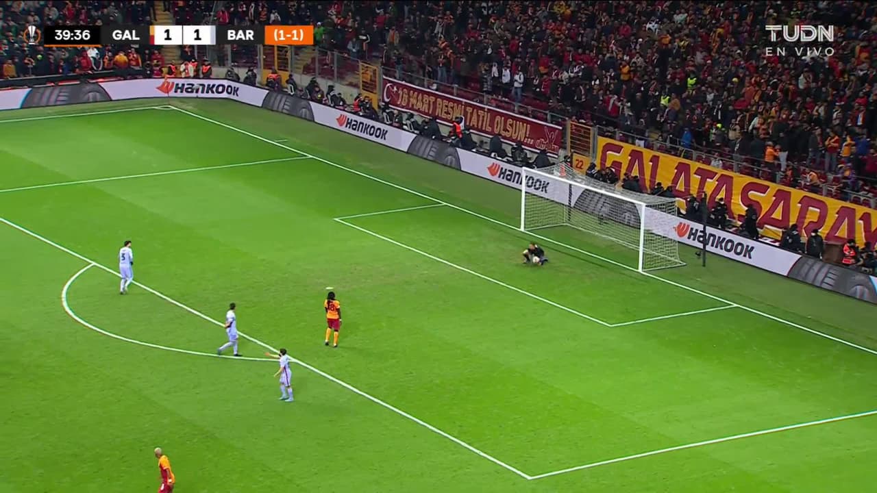 ¡TIRO ATAJADO! disparo por Alexandru Cicâldau.