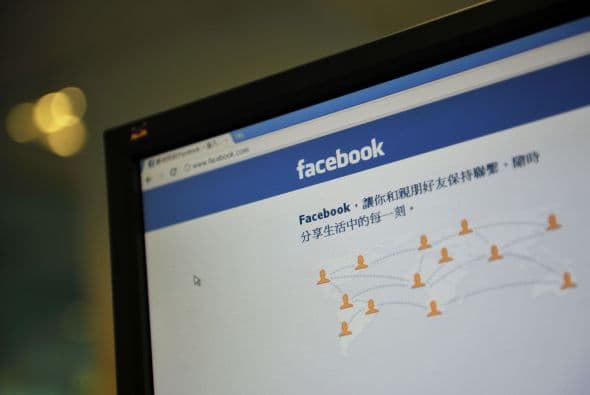 Cuando Justin Bassett fue a una entrevista de trabajo, se sorprendió cuando el entrevistador le pidió su nombre de usuario y su código personal de Facebook.