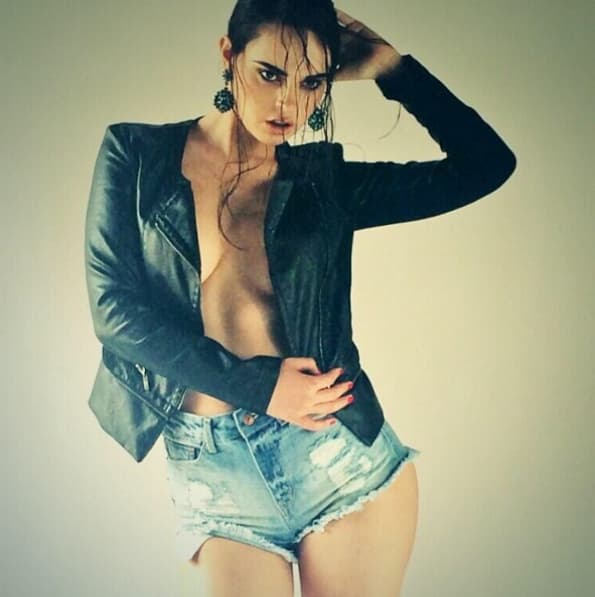 Fabiola Guajardo complementa su faceta como actriz con el modelaje, pues ha posado para varias revistas de moda.