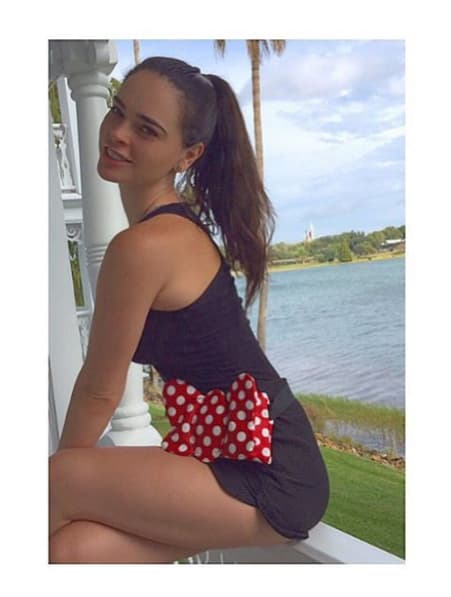 Y también con su tierna carita de 'niña buena'.