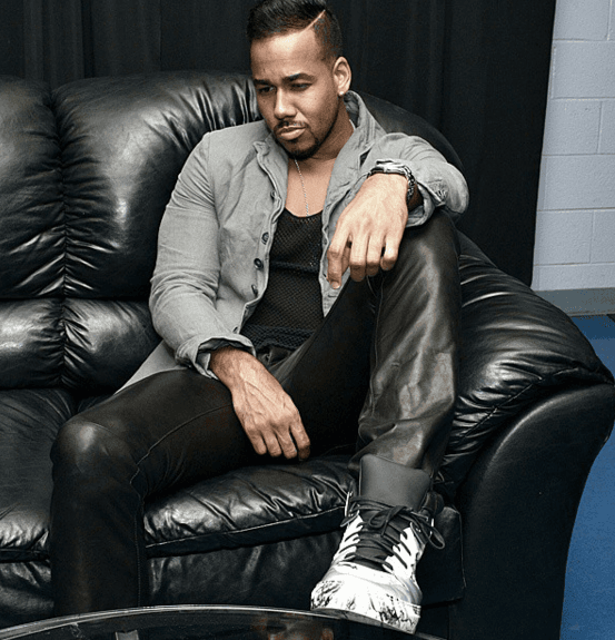 Gran parte de su éxito se debe también a lo carismático que es, ya que eso lo ha mantenido en el gusto de las chicas.