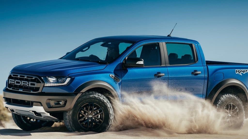 La Ford Ranger Raptor Incluye un engranage bajo reductora y un
<b> selector de modos de conducción</b> con hasta seis modos, para cualquier terreno.