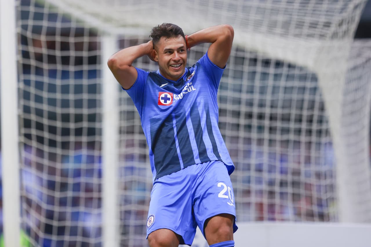 Ivan Morales se lamentaba por las opciones de gol que perdió.