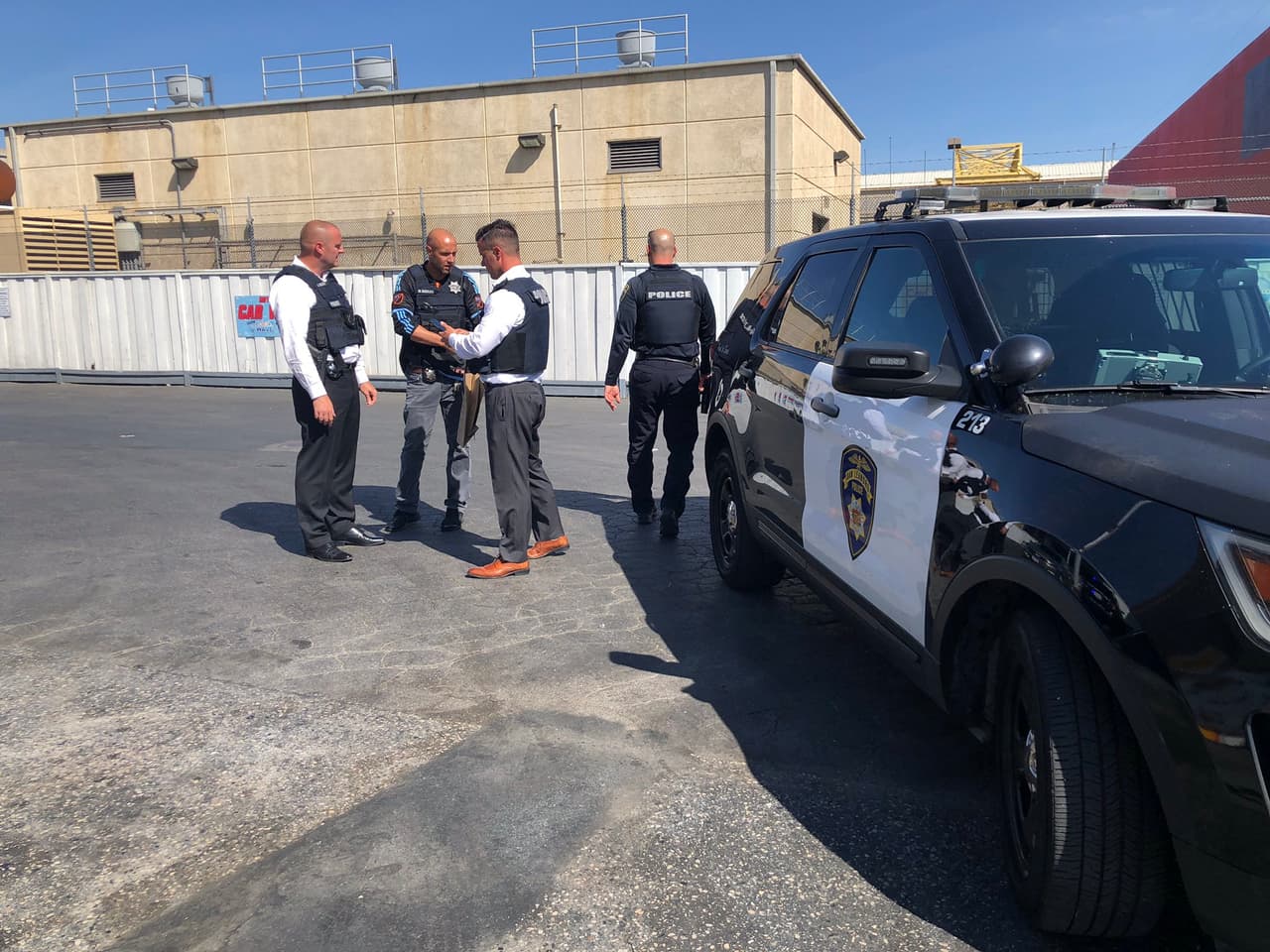 “Vuelve a tu país de inmediato”: arrestan a mujer acusada de escribir mensajes racistas en California 