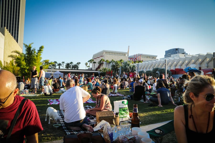 Iniciando el viernes con mucho Jazz y los sonidos brillantes del trompetista Bobby Bradford y Tête-á-Tête a las 6 de la tarde, sábado de Samba con Kátia Moraes y la Samba Society empezando a las 5 de la tarde y para finalizar el domingo FluteSonic Orchesta a las 6 de la tarde. Los tres conciertos son gratis para el publico, el Museo LACMA esta localizado en el 5905 Wilshire Boulevard en los Ángeles, CA 90036, para más información visite Lacma.org