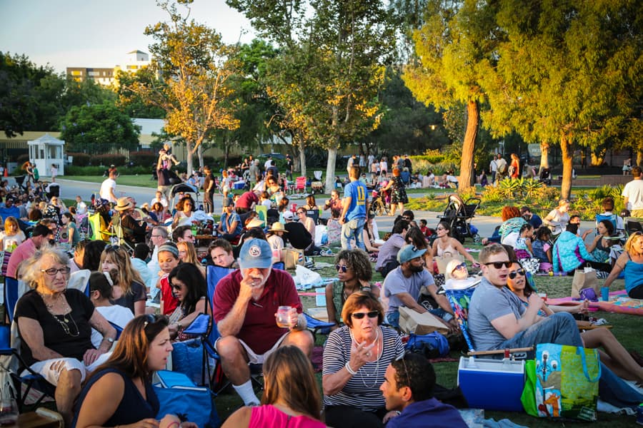 Iniciando el viernes con mucho Jazz y los sonidos brillantes del trompetista Bobby Bradford y Tête-á-Tête a las 6 de la tarde, sábado de Samba con Kátia Moraes y la Samba Society empezando a las 5 de la tarde y para finalizar el domingo FluteSonic Orchesta a las 6 de la tarde. Los tres conciertos son gratis para el publico, el Museo LACMA esta localizado en el 5905 Wilshire Boulevard en los Ángeles, CA 90036, para más información visite Lacma.org