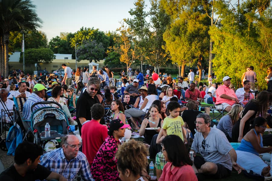 Iniciando el viernes con mucho Jazz y los sonidos brillantes del trompetista Bobby Bradford y Tête-á-Tête a las 6 de la tarde, sábado de Samba con Kátia Moraes y la Samba Society empezando a las 5 de la tarde y para finalizar el domingo FluteSonic Orchesta a las 6 de la tarde. Los tres conciertos son gratis para el publico, el Museo LACMA esta localizado en el 5905 Wilshire Boulevard en los Ángeles, CA 90036, para más información visite Lacma.org