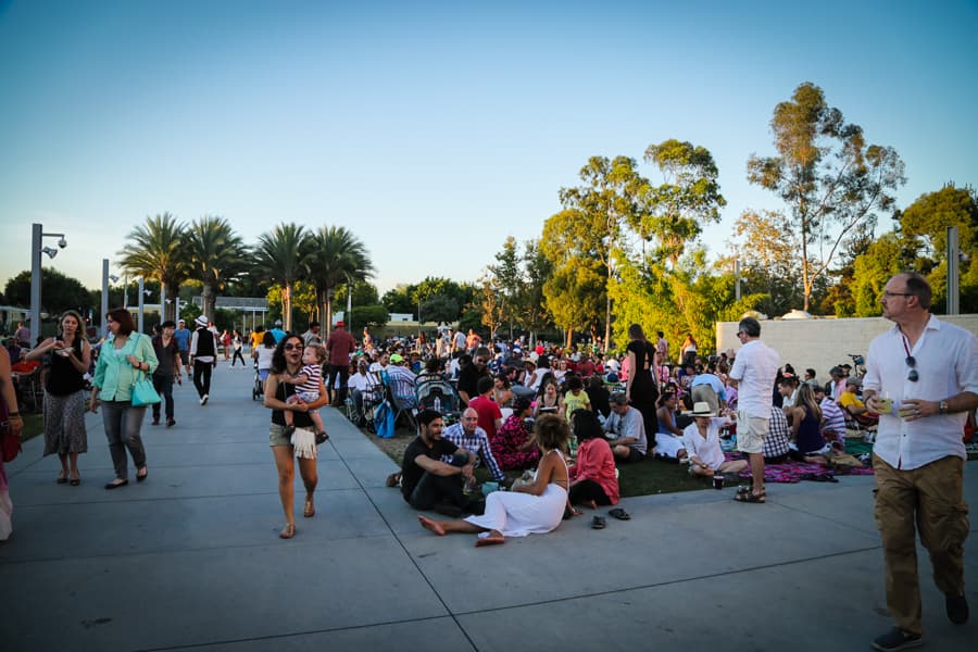 Iniciando el viernes con mucho Jazz y los sonidos brillantes del trompetista Bobby Bradford y Tête-á-Tête a las 6 de la tarde, sábado de Samba con Kátia Moraes y la Samba Society empezando a las 5 de la tarde y para finalizar el domingo FluteSonic Orchesta a las 6 de la tarde. Los tres conciertos son gratis para el publico, el Museo LACMA esta localizado en el 5905 Wilshire Boulevard en los Ángeles, CA 90036, para más información visite Lacma.org