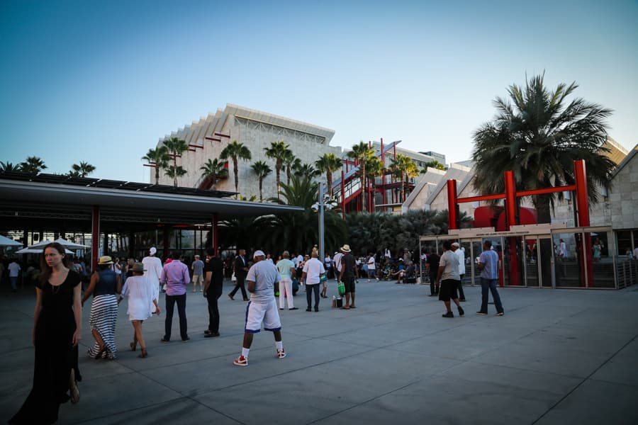 Iniciando el viernes con mucho Jazz y los sonidos brillantes del trompetista Bobby Bradford y Tête-á-Tête a las 6 de la tarde, sábado de Samba con Kátia Moraes y la Samba Society empezando a las 5 de la tarde y para finalizar el domingo FluteSonic Orchesta a las 6 de la tarde. Los tres conciertos son gratis para el publico, el Museo LACMA esta localizado en el 5905 Wilshire Boulevard en los Ángeles, CA 90036, para más información visite Lacma.org