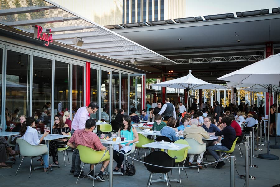 Iniciando el viernes con mucho Jazz y los sonidos brillantes del trompetista Bobby Bradford y Tête-á-Tête a las 6 de la tarde, sábado de Samba con Kátia Moraes y la Samba Society empezando a las 5 de la tarde y para finalizar el domingo FluteSonic Orchesta a las 6 de la tarde. Los tres conciertos son gratis para el publico, el Museo LACMA esta localizado en el 5905 Wilshire Boulevard en los Ángeles, CA 90036, para más información visite Lacma.org