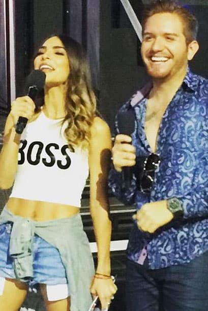 "El Dasa" no perdió el tiempo y se la pasó con la guapa Ale Espinoza.