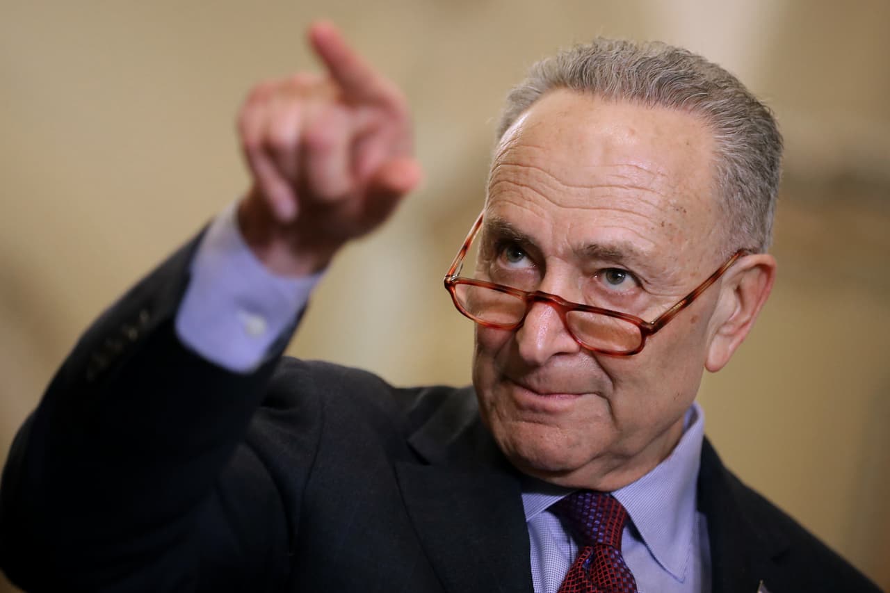 Oficinas de Chuck Schumer en Nueva York son blanco de amenazas de bomba; asegura que están ligadas a mensaje “MAGA”