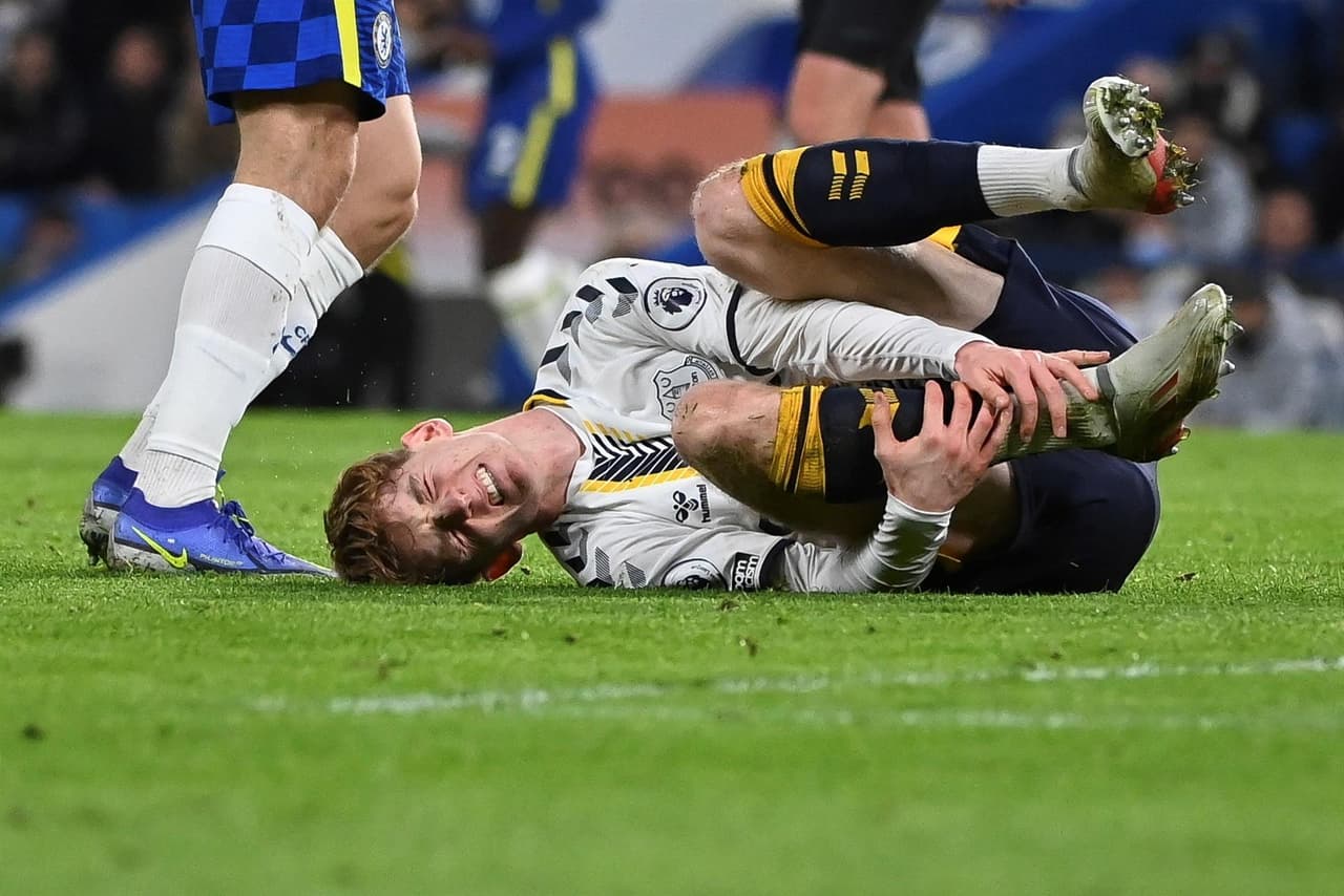 Chelsea y Everton empatan 1-1 en Stamford Bridge. Mason Mount abrió el marcador para los 'Blues', pero Jarrad Branthwaite igualó el encuentro y reparten puntos durante la J17 en la Premier League. Los de Tuchel se alejan de la cima y ya son terceros en la tabla.